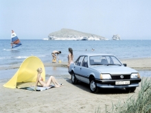 Opel Ascona (C1) de 4 puertas 1981 08